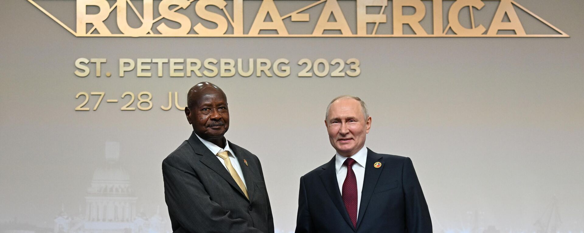 乌干达总统约韦里·穆塞韦尼会见俄罗斯总统普京时表示，俄罗斯企业可以参与勘探乌干达的石油资源 - 俄罗斯卫星通讯社, 1920, 28.07.2023