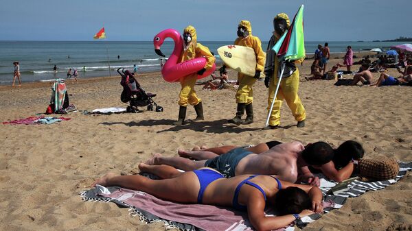 环保人士在法国海滩上进行抗议 - 俄罗斯卫星通讯社