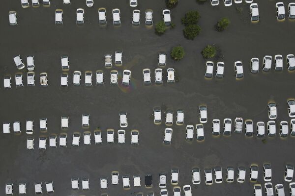被洪水淹沒的印度蘇季揚停車場 - 俄羅斯衛星通訊社