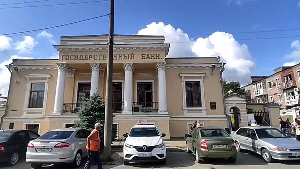 据卫星通讯社记者报道，据称塔甘罗格市博物馆附近“银行”广场发生爆炸，有人受伤 - 俄罗斯卫星通讯社