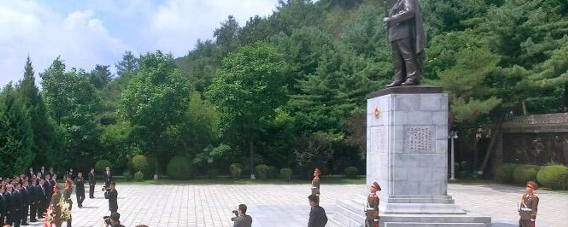 中国党政代表团在朝鲜向中国人民志愿军烈士陵园敬献花篮 - 俄罗斯卫星通讯社, 1920, 29.07.2023