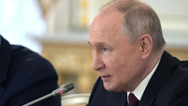 普京在俄聯邦安全會議成員業務會議上提出討論信息安全問題。 - 俄羅斯衛星通訊社