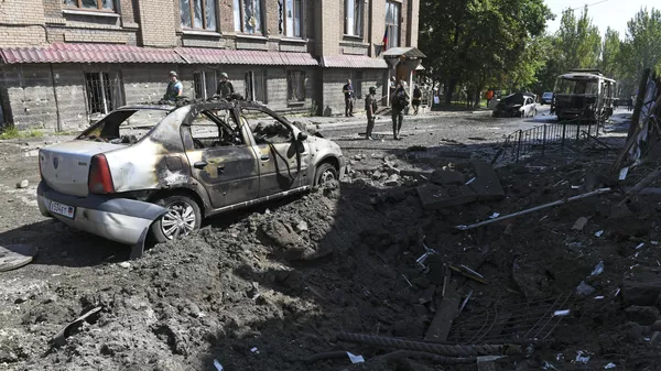 乌军炮击顿涅茨克市中心，有人受伤
