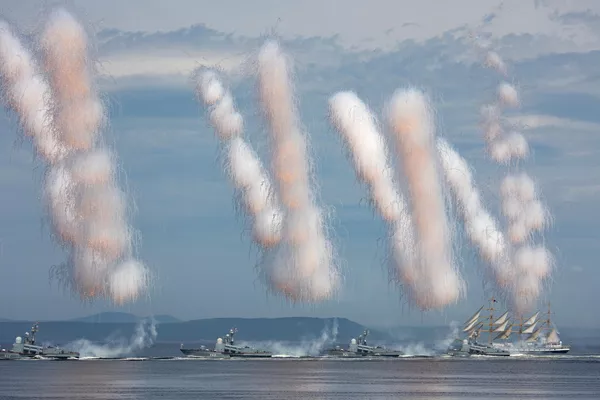 符拉迪沃斯托克海軍節閱兵式上的艦船。 - 俄羅斯衛星通訊社