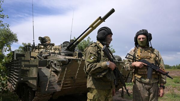 俄西部军区战士在哈尔科夫州袭击敌军装甲集群 - 俄罗斯卫星通讯社