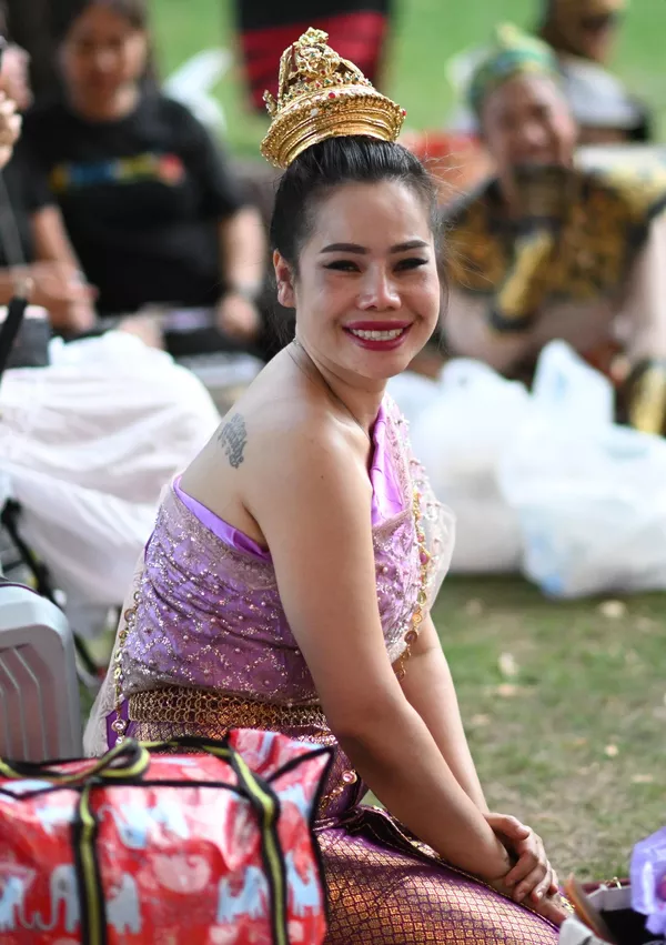 在莫斯科冬宮花園參加 2023 年莫斯科泰國節的女遊客 在莫斯科冬宮花園參加 2023 年莫斯科泰國節的女遊客 - 俄羅斯衛星通訊社