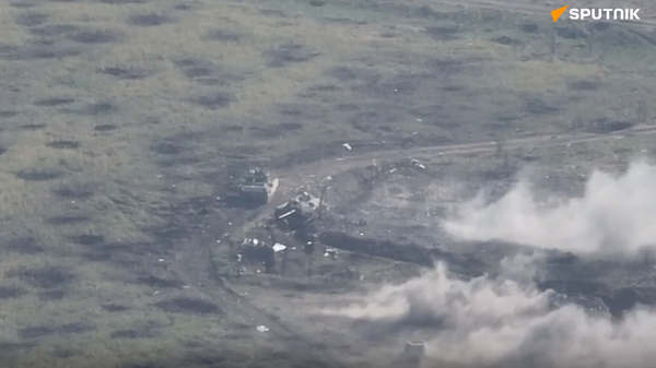美国“布拉德利”战车在罗博季涅村丢弃乌军步兵 - 俄罗斯卫星通讯社