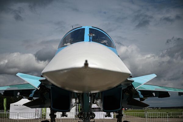 俄羅斯空天軍一架Su-34戰鬥轟炸機在“軍隊-2023”國際軍事技術論壇上展出。 - 俄羅斯衛星通訊社