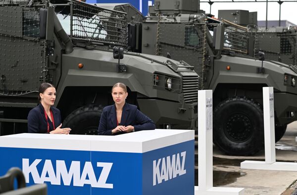 俄羅斯“卡瑪斯”公司在“軍隊-2023”國際軍事技術論壇的站台。 - 俄羅斯衛星通訊社