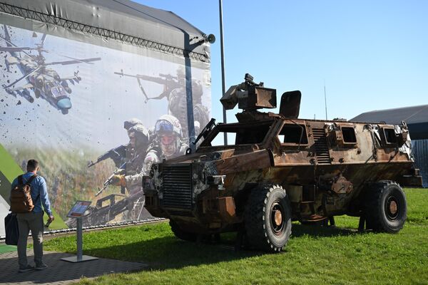 俄羅斯“軍隊-2023”國際軍事技術論壇上拍攝的澳大利亞大毒蛇（Bushmaster）裝甲車。 - 俄羅斯衛星通訊社