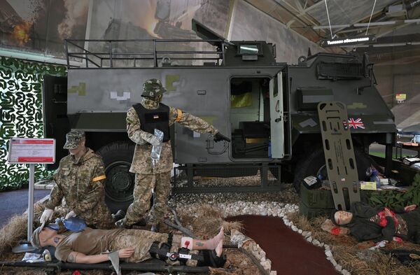 俄羅斯“軍隊-2023”國際軍事技術論壇上拍攝的被繳獲的可移動裝甲救護車。 - 俄羅斯衛星通訊社