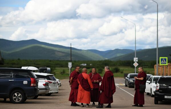 俄布里亞特共和國伊沃爾金斯基喇嘛寺的佛教僧侶。 - 俄羅斯衛星通訊社