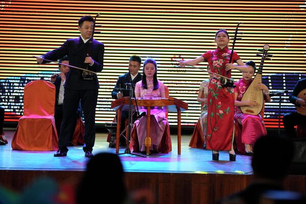 中国民族传统乐团表演节目 - 俄罗斯卫星通讯社