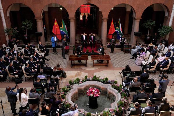 8月22日，中国国家主席习近平与南非总统拉马福萨在南非总统府出席中南签字仪式。 - 俄罗斯卫星通讯社