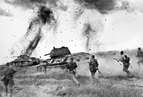 伟大卫国战争（1941年-1945年）中的库尔斯克战役期间，近卫坦克第5集团军在普罗霍罗夫卡地区发动攻击。 - 俄罗斯卫星通讯社