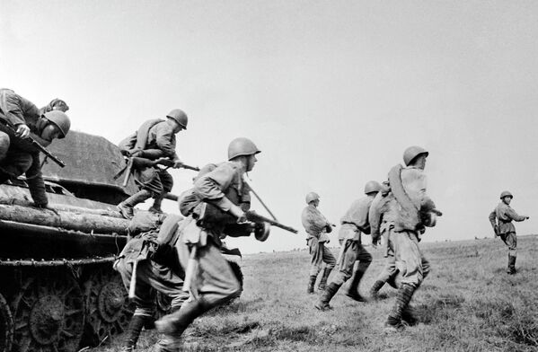 偉大衛國戰爭（1941年-1945年）期間，庫爾斯克戰役中的士兵。 - 俄羅斯衛星通訊社