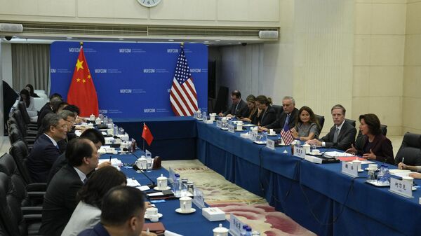 美國商務部長雷蒙多與中國商務部部長王文濤在北京舉行會談。 - 俄羅斯衛星通訊社
