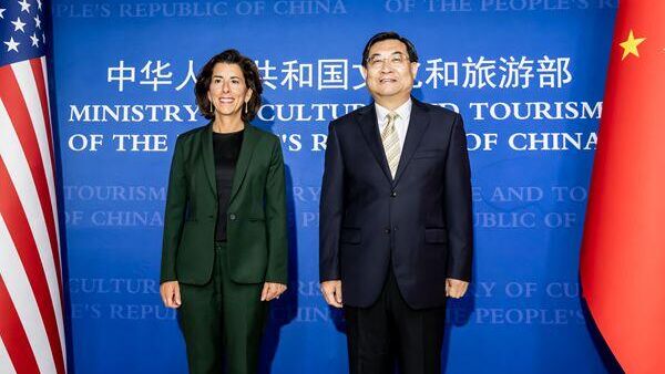 中國文化和旅遊部部長胡和平在北京會見來華訪問的美國商務部長雷蒙多 - 俄羅斯衛星通訊社