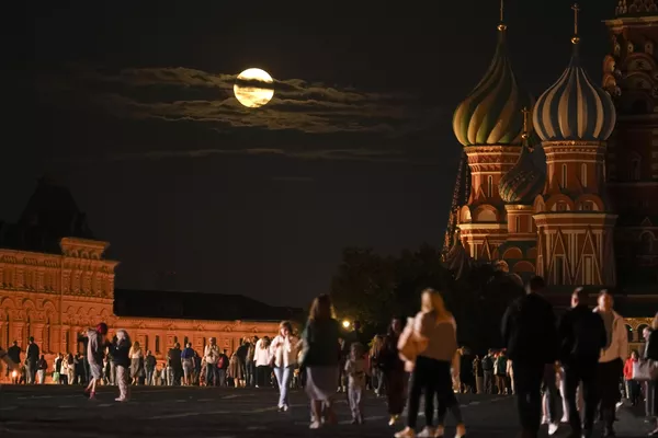 Вид на голубую луну в России Вид на голубую луну в России