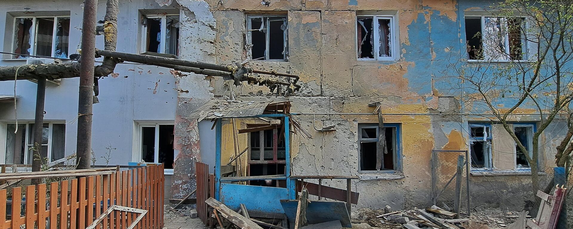 烏克蘭軍隊發動襲擊，炮彈落在距離學校和幼兒園不遠的地方 - 俄羅斯衛星通訊社, 1920, 01.09.2023