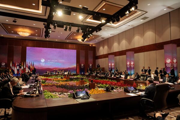 9月6日，中國國務院總理李強（右）出席第26次中國—東盟領導人會議。 - 俄羅斯衛星通訊社