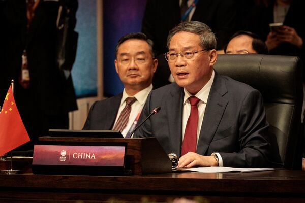9月6日，中國國務院總理李強（右）在第26次中國—東盟領導人會議上發表講話。 - 俄羅斯衛星通訊社