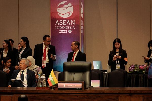9月6日，第26次中國-東盟領導人會議開始前，緬甸代表團的座位仍然空著。 - 俄羅斯衛星通訊社