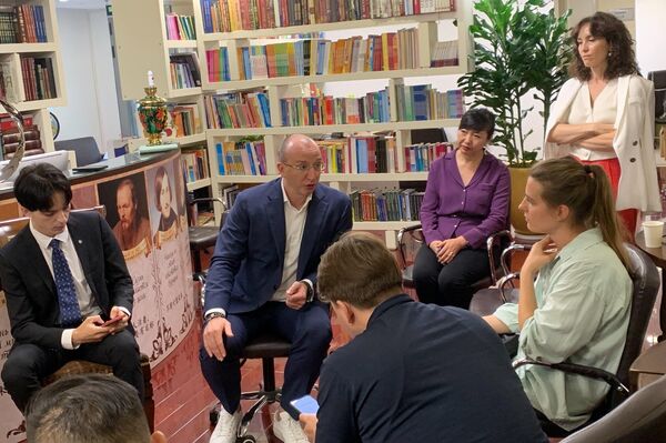 科茲洛夫·葉夫根尼 - 俄羅斯衛星通訊社