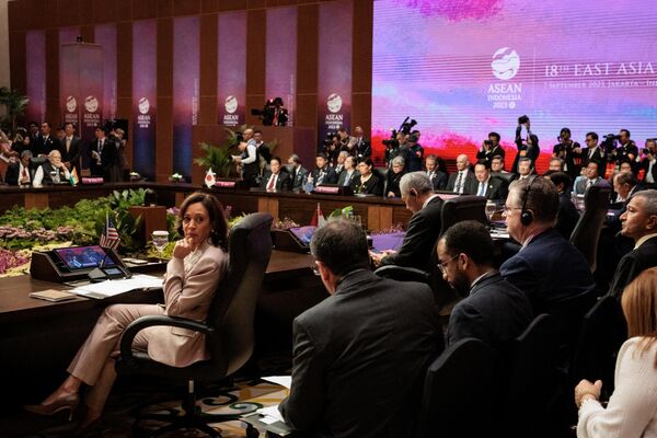 美国副总统哈里斯出席第18届东亚峰会，雅加达，2023年9月7日 - 俄罗斯卫星通讯社