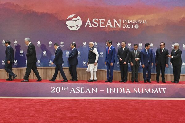 东盟-印度峰会期间国家元首大合影，雅加达，2023年9月7日 - 俄罗斯卫星通讯社
