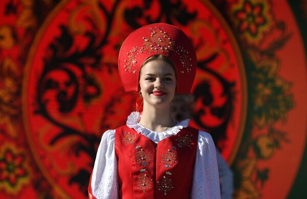 俄罗斯喀山“民族就是现在”民族文化节。该文化节汇聚创意先锋、擅长民俗表演现代化的艺术大师和手工艺大师等民族文化传承人的作品。 - 俄罗斯卫星通讯社