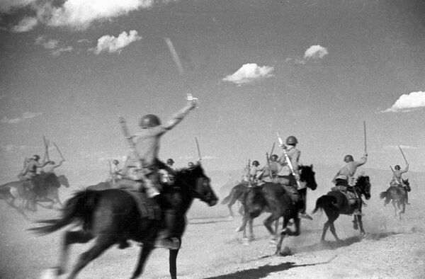 1941至1945年伟大的卫国战争，尼古拉·雅科夫列维奇·基里琴科中将指挥的近卫第4军发动进攻。 - 俄罗斯卫星通讯社