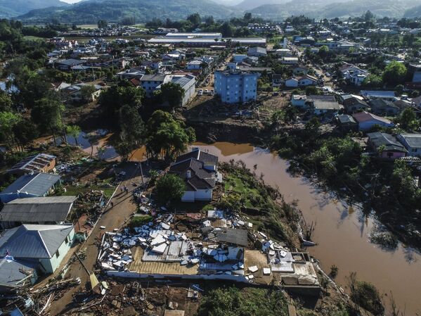 巴西，南里奥格兰德州，罗卡萨利斯，一建筑被因极有害的温带气旋所带来的洪水摧毁后的样貌。 - 俄罗斯卫星通讯社