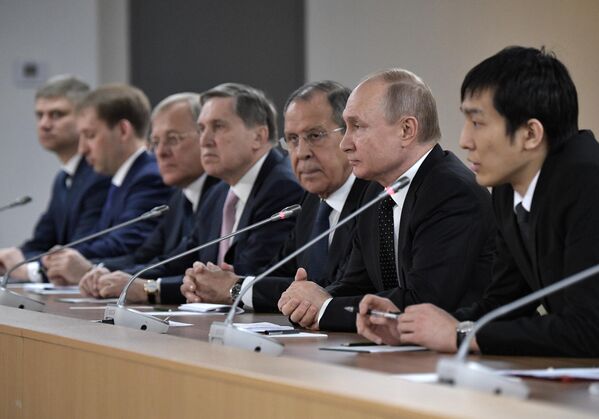 2019年4月25日，远东联邦大学，俄总统普京与朝鲜国务委员长金正恩举行俄朝扩大会谈。 - 俄罗斯卫星通讯社
