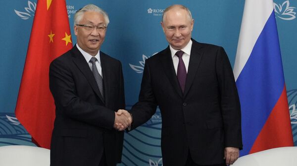 普京在与中国国务院副总理会晤时向习近平致意 - 俄罗斯卫星通讯社