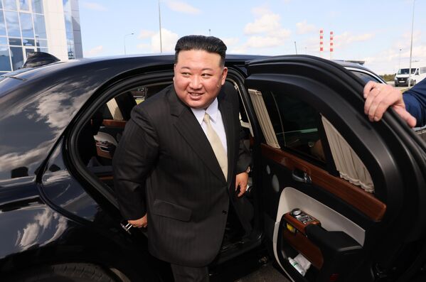 朝鲜最高领导人金正恩抵达东方航天发射场。 - 俄罗斯卫星通讯社