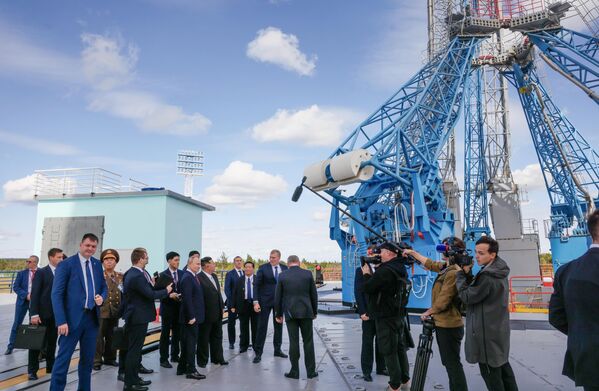 两国领导人参观东方航天发射场。 - 俄罗斯卫星通讯社
