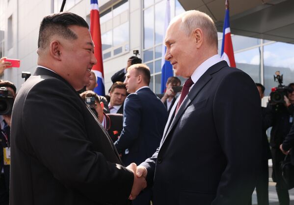 兩國領導人參觀東方航天發射場。 - 俄羅斯衛星通訊社