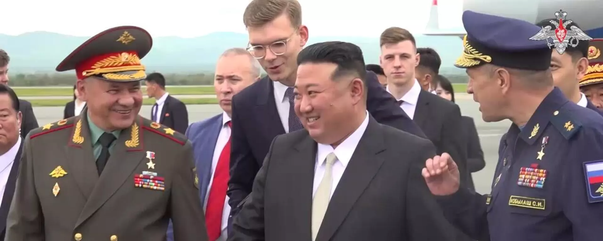 金正恩在克涅維奇機場參觀了俄空天軍現代航空技術裝備樣品 - 俄羅斯衛星通訊社, 1920, 16.09.2023