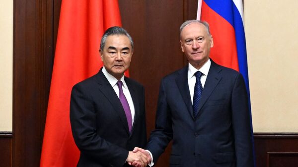 俄安全会议秘书与中国外长强调俄中致力于不断发展全面战略协作伙伴关系 - 俄罗斯卫星通讯社