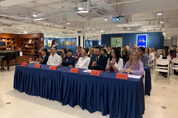“中俄青年友好對話”活動 “中俄青年友好對話”活動 - 俄羅斯衛星通訊社