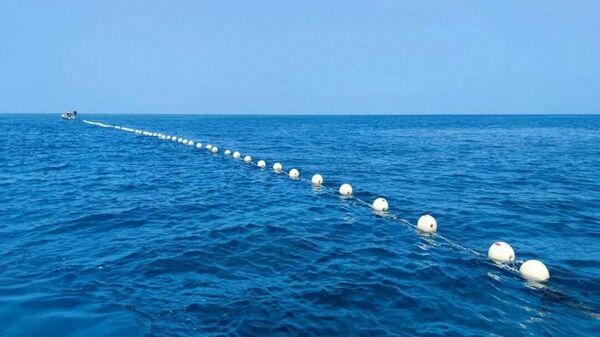中國海警攔阻非法衝闖黃岩島潟湖的菲公務船 - 俄羅斯衛星通訊社