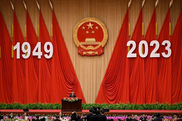9月28日,中國國家主席習近平在國慶節前夕在人民大會堂舉行的招待晚宴上發表講話。 9月28日,中國國家主席習近平在國慶節前夕在人民大會堂舉行的招待晚宴上發表講話。 - 俄羅斯衛星通訊社