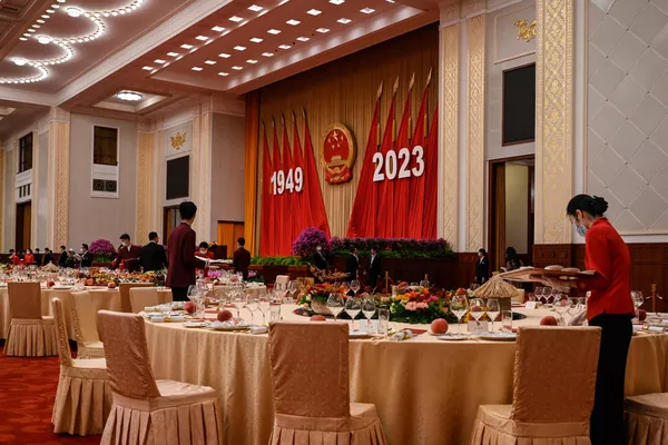 9月28日,國慶節前夕,工作人員在人民大會堂準備招待晚宴。 9月28日,國慶節前夕,工作人員在人民大會堂準備招待晚宴。 - 俄羅斯衛星通訊社