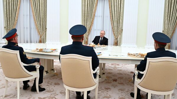 普京会见被授予国家奖励的特别军事行动参加者 - 俄罗斯卫星通讯社