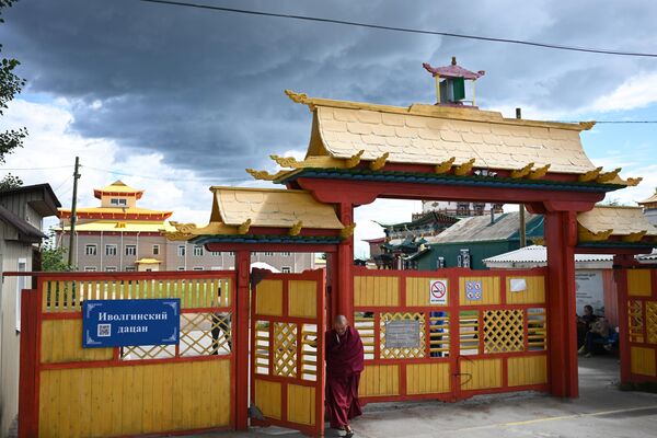 在布里亚特、图瓦和卡尔梅克有很多佛教圣地。它们不仅吸引全世界的信众，而且游客们对其也非常感兴趣。 - 俄罗斯卫星通讯社