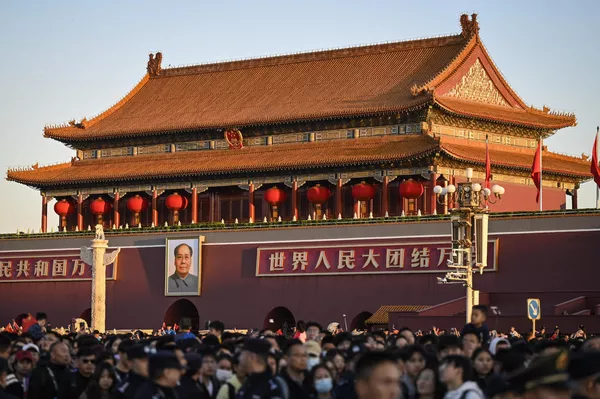北京，退出国庆节升旗仪式的人们。 - 俄罗斯卫星通讯社