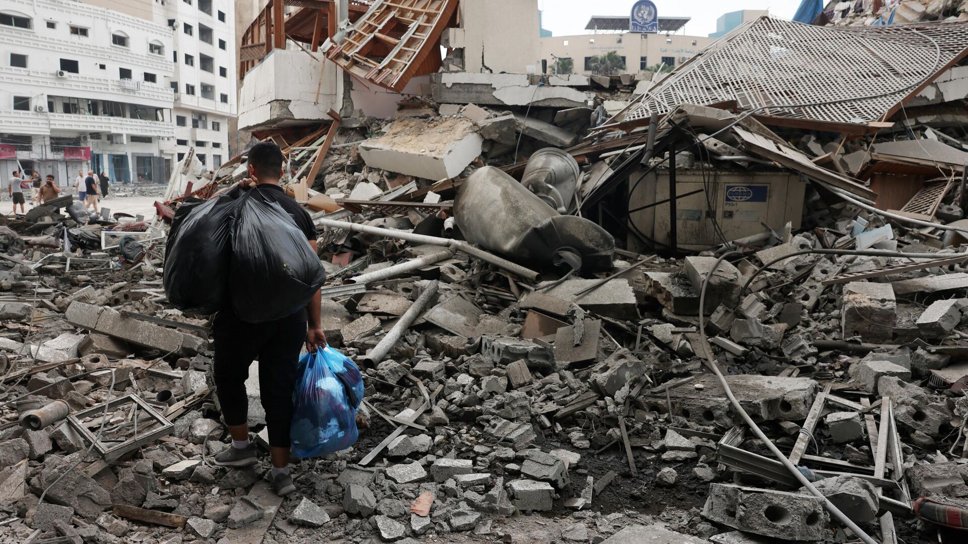 以色列对加沙地带进行猛烈轰炸造成2200余人死亡，超过8700人受伤 - 俄罗斯卫星通讯社, 1920, 14.10.2023