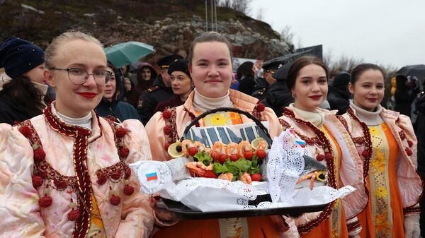 北莫尔斯克港。为迎接北方舰队舰艇的传统烤乳猪 - 俄罗斯卫星通讯社