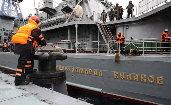“庫拉科夫海軍中將”大型反潛艦停泊在北莫爾斯克港。 - 俄羅斯衛星通訊社